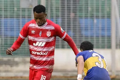 ما بين الجريمة والادعاءات الكاذبة.. كينزومبي يخلق أزمة بطلها مازيمبي والأفريقي 